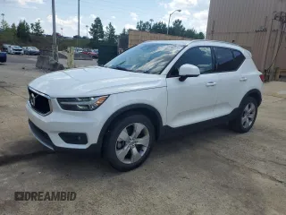 2021 Volvo XC40 Momentum with VIN YV4AC2HK2M2572577, listed as a Copart auction lot 61571465 with 73,070 mi miles and Clean title. Bid and sale history available at DreamBid. Image 1.