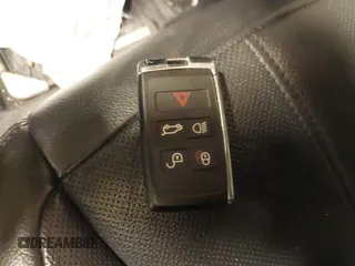 2023 Land Rover Range Rover Evoque Core S z VIN SALZJ2FXXPH210517, wystawiony jako IAAI lot #41642884 z przebiegiem 26 685 mil mil oraz . Historia ofert i sprzedaży dostępna na DreamBid. Obrazek 11.