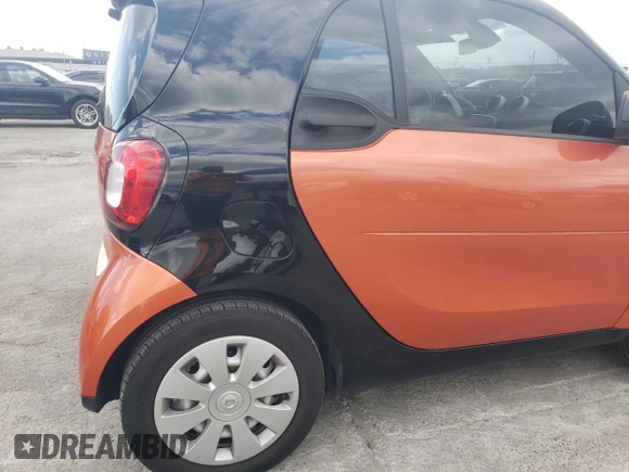 2016 Smart fortwo Passion z VIN WMEFJ5DAXGK069026, wystawiony jako Copart lot #53535045 z przebiegiem 34 410 mil mil oraz Tytuł czysty. Historia ofert i sprzedaży dostępna na DreamBid. Obrazek 10.