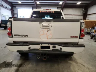 2005 GMC Sierra Denali z VIN 2GTEK63N651146747, wystawiony jako Copart lot #84715894 z przebiegiem 262 492 mil mil oraz Szkody całkowita. Historia ofert i sprzedaży dostępna na DreamBid. Obrazek 6.