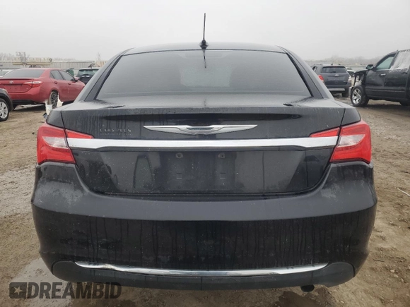 2013 Chrysler 200 Touring z VIN 1C3CCBBB6DN539475, wystawiony jako Copart lot #43955965 z przebiegiem 129 207 mil mil oraz Szkoda całkowita • Salvage title. Historia ofert i sprzedaży dostępna na DreamBid. Obrazek 6.