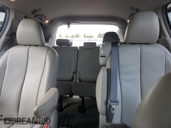 2013 Toyota Sienna XLE AAS z VIN 5TDYK3DCXDS297896, wystawiony jako Copart lot #57778165 z przebiegiem 239 360 mil mil oraz Szkoda całkowita • Salvage title. Historia ofert i sprzedaży dostępna na DreamBid. Obrazek 10.