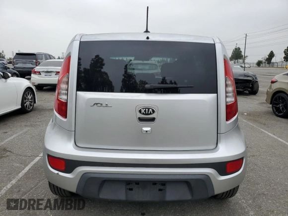 2013 Kia Soul + z VIN KNDJT2A62D7482347, wystawiony jako Copart lot #58663005 z przebiegiem 88 952 mil mil oraz Czysty tytuł • Clean title. Historia ofert i sprzedaży dostępna na DreamBid. Obrazek 6.