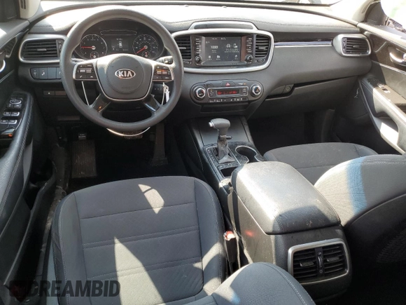 2019 Kia Sorento LX z VIN 5XYPG4A57KG486900, wystawiony jako Copart lot #52674115 z przebiegiem 105 259 mil mil oraz Szkoda całkowita • Salvage title. Historia ofert i sprzedaży dostępna na DreamBid. Obrazek 8.