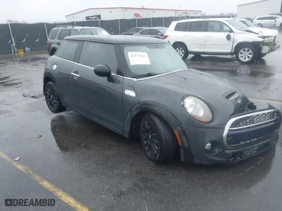 2014 MINI Cooper Hardtop S with VIN WMWXM7C56ET970635, listed as a IAAI auction lot 41553560 with NaN miles. Bid and sale history available at carsss.com. Image 1.