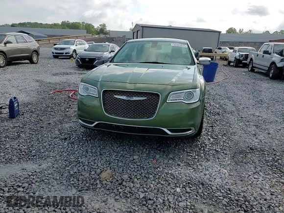 2018 Chrysler 300 Touring L z VIN 2C3CCAAG4JH340405, wystawiony jako Copart lot #55503225 z przebiegiem Nie podano mil oraz Szkody całkowita. Historia ofert i sprzedaży dostępna na DreamBid. Obrazek 13.