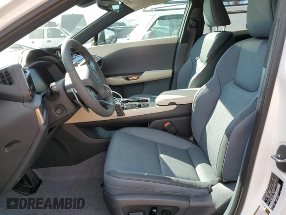 2023 Lexus RZ 450e Premium z VIN JTJAAAAB7PA021503, wystawiony jako Copart lot #41259754 z przebiegiem 1150 mil mil oraz . Historia ofert i sprzedaży dostępna na DreamBid. Obrazek 7.
