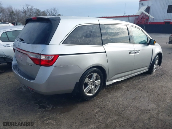 2013 Honda Odyssey Touring with VIN 5FNRL5H97DB021403, listed as a IAAI auction lot 41606606 with 223,547 mi miles. Bid and sale history available at carsss.com. Image 4.