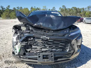 2025 Chevrolet Trax ACTIV with VIN KL77LKEP0SC101917, listed as a Copart auction lot 50033285 with 9,597 mi miles and Salvage Title. Bid and sale history available at carsss.com. Image 5.