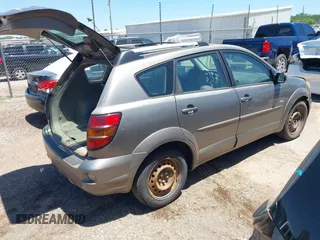 2004 Pontiac Vibe z VIN 5Y2SL62834Z442956, wystawiony jako IAAI lot #42310240 z przebiegiem 299 999 mil mil oraz . Historia ofert i sprzedaży dostępna na DreamBid. Obrazek 4.