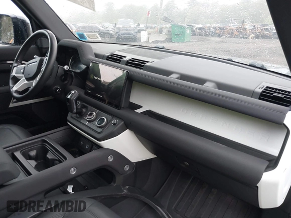2022 Land Rover Defender SE z VIN SALEPERU2N2088316, wystawiony jako IAAI lot #42151109 z przebiegiem 26 438 mil mil oraz . Historia ofert i sprzedaży dostępna na DreamBid. Obrazek 5.