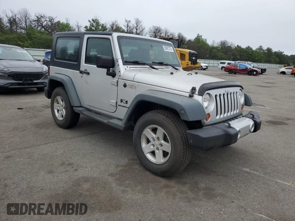 2008 Jeep Wrangler X z VIN 1J4FA24188L648342, wystawiony jako Copart lot #59883735 z przebiegiem 166 889 mil mil oraz Czysty tytuł • Clean title. Historia ofert i sprzedaży dostępna na DreamBid. Obrazek 4.