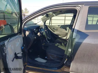 2020 Chevrolet Trax LS with VIN 3GNCJKSB9LL202855, listed as a IAAI auction lot 41554686 with 88,854 mi miles. Bid and sale history available at carsss.com. Image 5.