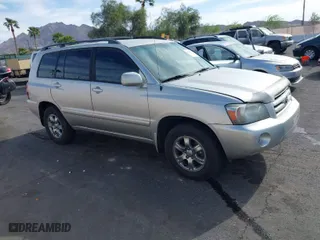 2005 Toyota Highlander with VIN JTEHD21A450038604, listed as a IAAI auction lot 42035075 with 232,282 mi miles. Bid and sale history available at carsss.com. Image 1.