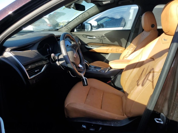 2021 Cadillac XT4 FWD Premium Luxury z VIN 1GYFZCR45MF080027, wystawiony jako Copart lot #46195835 z przebiegiem Nie podano mil oraz Nie do naprawy • Non repairable. Historia ofert i sprzedaży dostępna na DreamBid. Obrazek 7.