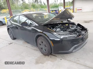 2024 Toyota Prius LE z VIN JTDADABU1R3019635, wystawiony jako IAAI lot #42254758 z przebiegiem 4 452 mil mil oraz . Historia ofert i sprzedaży dostępna na DreamBid. Obrazek 1.