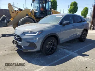 2024 Honda HR-V Sport z VIN 3CZRZ2H59RM752924, wystawiony jako Copart lot #56989815 z przebiegiem 13 747 mil mil oraz Szkoda całkowita • Salvage title. Historia ofert i sprzedaży dostępna na DreamBid. Obrazek 1.
