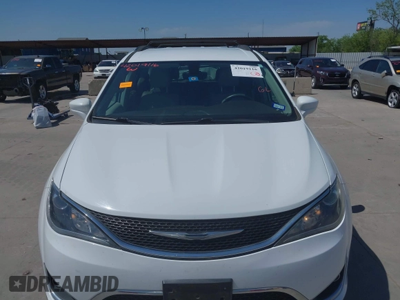 2017 Chrysler Pacifica Touring L z VIN 2C4RC1BGXHR759030, wystawiony jako IAAI lot #42019116 z przebiegiem 110 454 mil mil oraz . Historia ofert i sprzedaży dostępna na DreamBid. Obrazek 6.