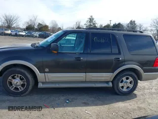 2005 Ford Expedition Eddie Bauer with VIN 1FMFU18555LA39558, listed as a IAAI auction lot 41608822 with 222,057 mi miles. Bid and sale history available at carsss.com. Image 14.