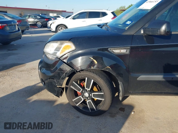 2010 Kia Soul + with VIN KNDJT2A25A7127326, listed as a IAAI auction lot 41966153 with 216,660 mi miles. Bid and sale history available at carsss.com. Image 6.
