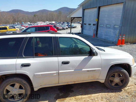 2004 GMC Envoy SLE with VIN 1GKDT13S442223832, listed as a IAAI auction lot 41845628 with 265,898 mi miles. Bid and sale history available at carsss.com. Image 14.