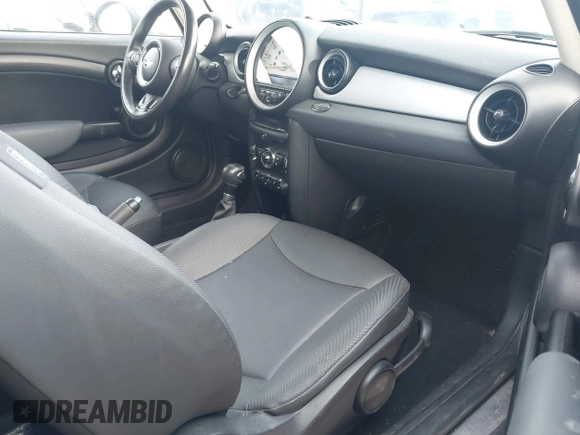 2011 MINI Hardtop with VIN WMWSU3C50BT098905, listed as a IAAI auction lot 42637688 with 118,389 mi miles and . Bid and sale history available at DreamBid. Image 5.