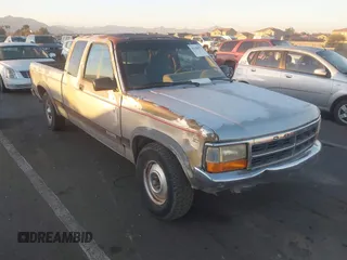 1994 Dodge Dakota with VIN 1B7GL23X6RS612067, listed as a IAAI auction lot 41196975 with 186,743 mi miles and . Bid and sale history available at DreamBid. Image 1.