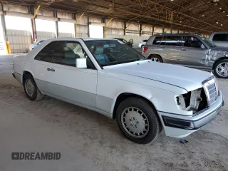1991 Mercedes-Benz 300 CE с VIN WDBEA51D3MB285660, выставлен на аукционе Copart как лот 49656285 с пробегом 93 772 миль миль и Списание • Salvage title. История ставок и продаж доступна на DreamBid. Изображение 4.