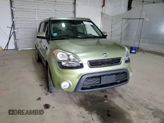 2013 Kia Soul + z VIN KNDJT2A61D7496157, wystawiony jako Copart lot #49420285 z przebiegiem Nie podano mil oraz Szkoda całkowita • Salvage title. Historia ofert i sprzedaży dostępna na DreamBid. Obrazek 12.
