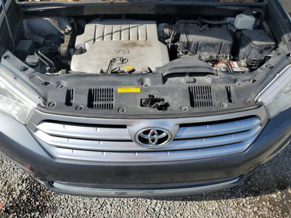 2013 Toyota Highlander with VIN 5TDZK3EH0DS110776, listed as a Copart auction lot 83633904 with 42,951 mi miles and Salvage Title. Bid and sale history available at carsss.com. Image 12.