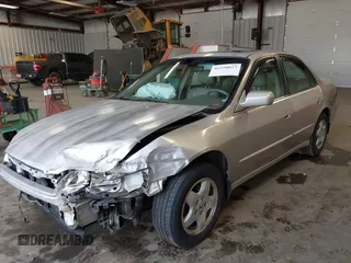 1998 Honda Accord EX z VIN 1HGCG1651WA805964, wystawiony jako IAAI lot #42320827 z przebiegiem 239 279 mil mil oraz . Historia ofert i sprzedaży dostępna na DreamBid. Obrazek 2.
