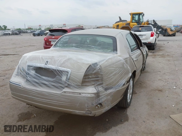 2009 Lincoln Town Car Signature Limited z VIN 2LNHM82V19X631610, wystawiony jako IAAI lot #42074205 z przebiegiem Nie podano mil oraz . Historia ofert i sprzedaży dostępna na DreamBid. Obrazek 4.