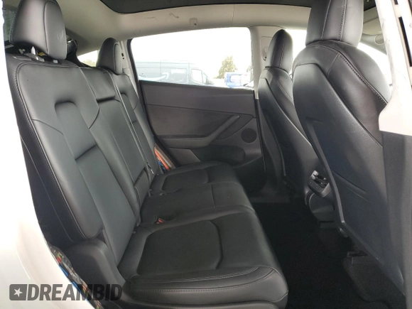 2022 Tesla Model Y Long Range z VIN 7SAYGAEE9NF493262, wystawiony jako Copart lot #52975005 z przebiegiem 63 189 mil mil oraz Szkoda całkowita • Salvage title. Historia ofert i sprzedaży dostępna na DreamBid. Obrazek 11.