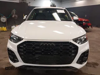 2024 Audi Q5 S line Premium z VIN WA1GAAFY8R2116024, wystawiony jako IAAI lot #41628404 z przebiegiem 4966 mil mil oraz . Historia ofert i sprzedaży dostępna na DreamBid. Obrazek 11.