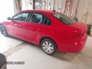 2014 Volkswagen Jetta SE z VIN 3VWD17AJ5EM249216, wystawiony jako IAAI lot #42096885 z przebiegiem 188 166 mil mil oraz . Historia ofert i sprzedaży dostępna na DreamBid. Obrazek 3.