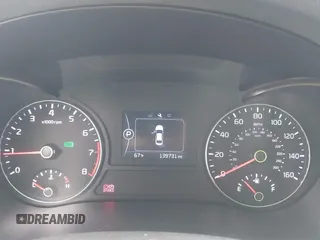 2017 Kia Optima LX z VIN 5XXGT4L32HG142220, wystawiony jako IAAI lot #42407297 z przebiegiem 139 731 mil mil oraz . Historia ofert i sprzedaży dostępna na DreamBid. Obrazek 7.
