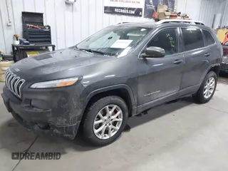 2016 Jeep Cherokee Latitude z VIN 1C4PJMCB1GW367092, wystawiony jako IAAI lot #41101266 z przebiegiem 96 500 mil mil oraz . Historia ofert i sprzedaży dostępna na DreamBid. Obrazek 18.