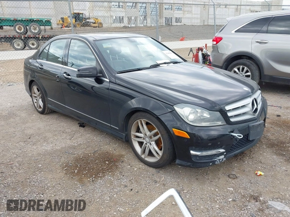 2012 Mercedes-Benz C 300 Sport z VIN WDDGF8BB9CR208314, wystawiony jako IAAI lot #42489087 z przebiegiem 117 601 mil mil oraz . Historia ofert i sprzedaży dostępna na DreamBid. Obrazek 1.