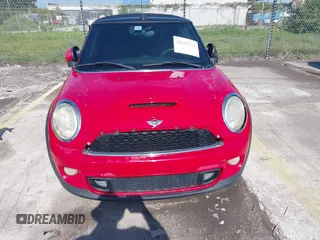 2014 MINI Convertible S с VIN WMWZP3C50ET298497, выставлен на аукционе IAAI как лот 42345812 с пробегом 119 921 миль миль и . История ставок и продаж доступна на DreamBid. Изображение 6.