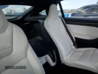 2017 Tesla Model X 90D z VIN 5YJXCBE2XHF060912, wystawiony jako Copart lot #55286205 z przebiegiem Nie podano mil oraz Szkoda całkowita • Salvage title. Historia ofert i sprzedaży dostępna na DreamBid. Obrazek 11.