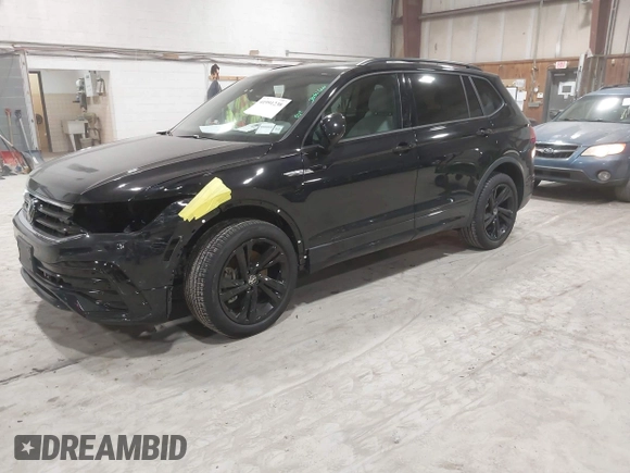 2024 Volkswagen Tiguan SE R-Line Black with VIN 3VV8B7AX8RM103700, listed as a IAAI auction lot 41991238 with 5,084 mi miles and . Bid and sale history available at DreamBid. Image 2.