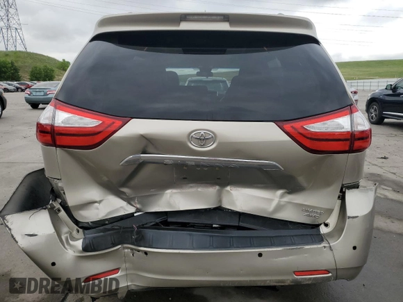 2017 Toyota Sienna XLE z VIN 5TDDZ3DC7HS166182, wystawiony jako Copart lot #61437105 z przebiegiem 101 491 mil mil oraz Szkoda całkowita • Salvage title. Historia ofert i sprzedaży dostępna na DreamBid. Obrazek 6.