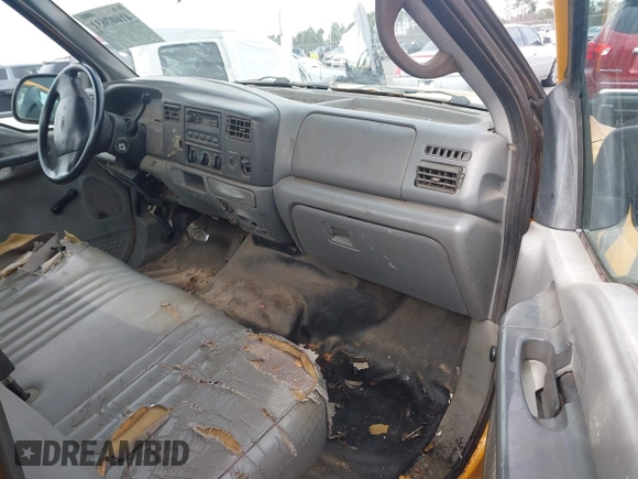 2002 Ford Super Duty F-250 XL with VIN 1FTNF20LX2EB80202, listed as a IAAI auction lot 41607631 with 342,859 mi miles. Bid and sale history available at carsss.com. Image 5.