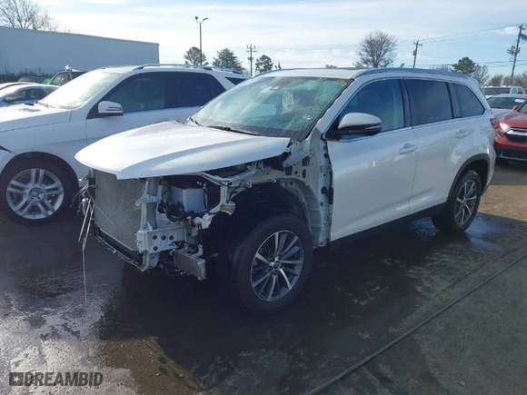 2019 Toyota Highlander SE with VIN 5TDKZRFH0KS315218, listed as a IAAI auction lot 41666981 with 45,218 mi miles. Bid and sale history available at carsss.com. Image 2.