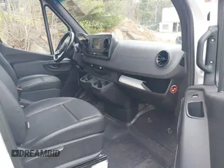 2021 Mercedes-Benz Sprinter Cargo Cargo with VIN W1Y40BHY3MT044744, listed as a IAAI auction lot 41865979 with 139,836 mi miles and . Bid and sale history available at DreamBid. Image 5.