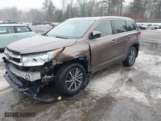 2017 Toyota Highlander XLE with VIN 5TDJZRFH9HS363191, listed as a IAAI auction lot 41642975 with 255,219 mi miles. Bid and sale history available at carsss.com. Image 2.