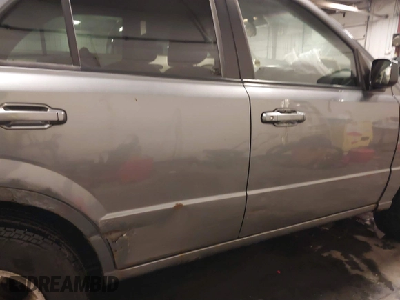 2004 Kia Sorento LX with VIN KNDJC733545251146, listed as a IAAI auction lot 41588725 with 139,571 mi miles. Bid and sale history available at carsss.com. Image 19.