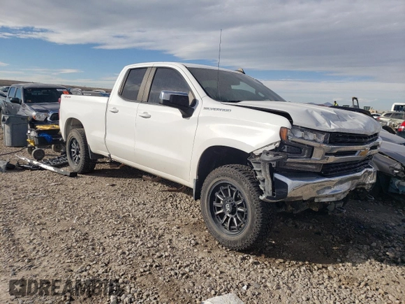 2020 Chevrolet Silverado 1500 LT with VIN 1GCRYDED6LZ172035, listed as a Copart auction lot 45418165 with 55,285 mi miles and Salvage Title. Bid and sale history available at carsss.com. Image 4.