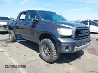 2013 Toyota Tundra z VIN 5TFDY5F12DX317492, wystawiony jako IAAI lot #42349525 z przebiegiem 78 972 mil mil oraz . Historia ofert i sprzedaży dostępna na DreamBid. Obrazek 1.