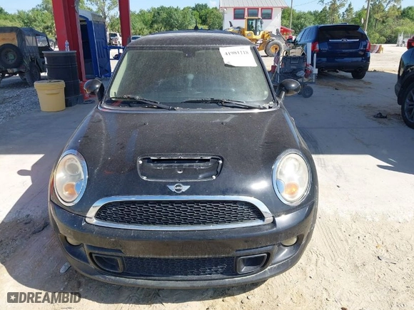 2011 MINI Cooper Hardtop S with VIN WMWSV3C51BTY11050, listed as a IAAI auction lot 41981118 with 1 mi miles. Bid and sale history available at carsss.com. Image 6.